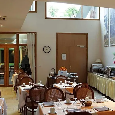 فندق Amiral 4*